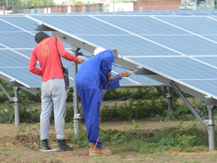 En recta final parques solares de La Yuca y Mal Tiempo en Cienfuegos