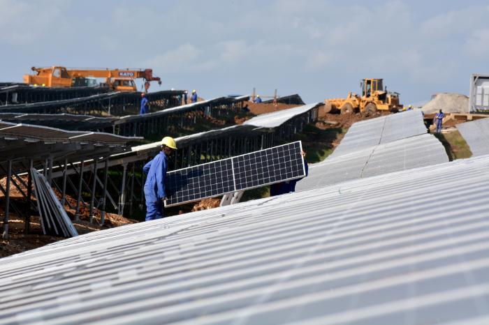 A más parques solares, más energía en el día